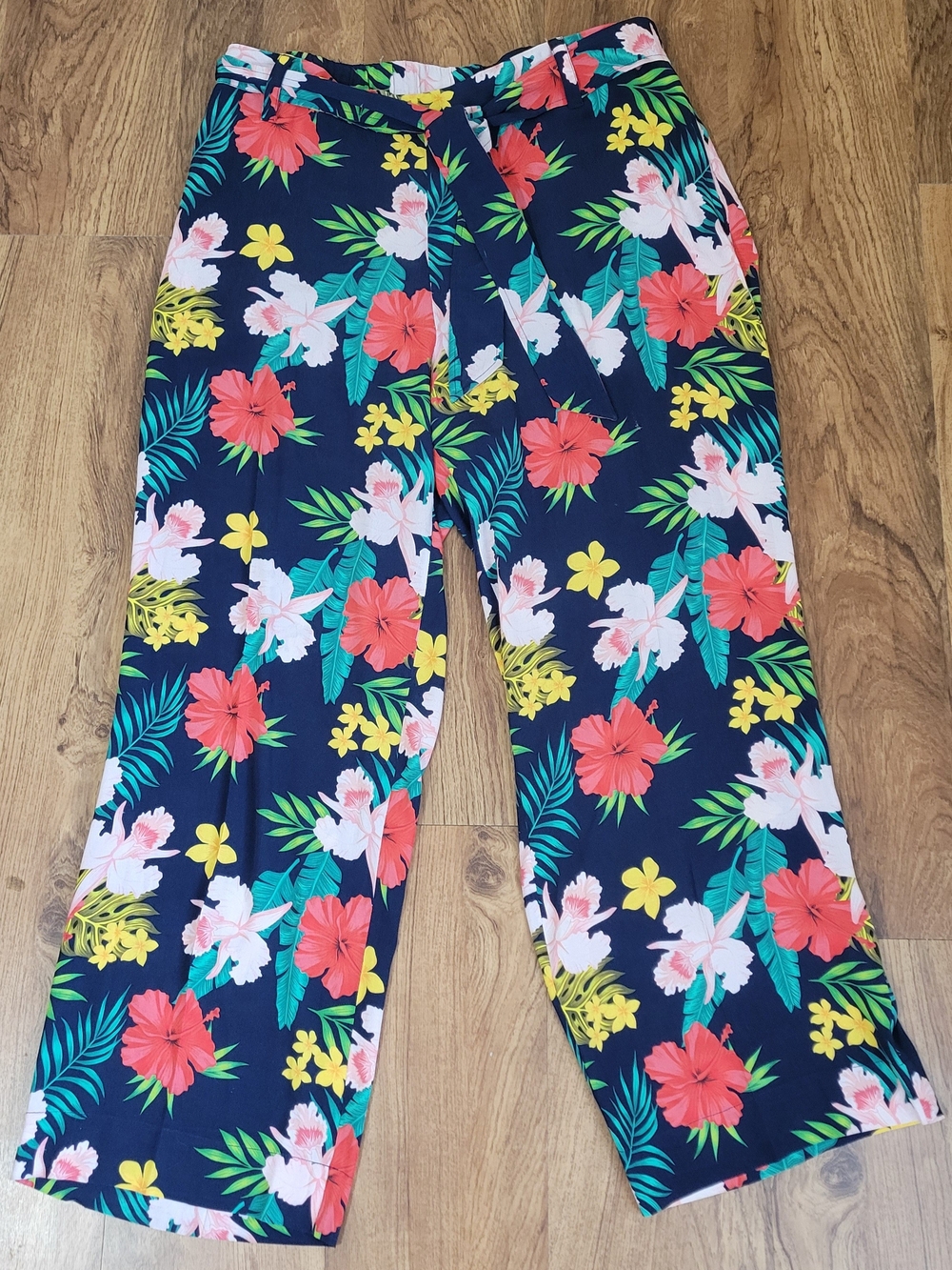 Soft Surroundings Navy Tropical Floral Pull-On Wide-Leg Tie Front Pants